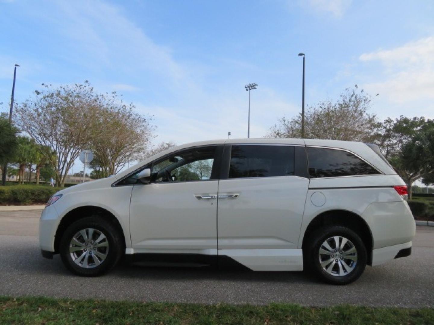 2016 White /Truffle Honda Odyssey (5FNRL5H63GB) , Automatic transmission, located at 4301 Oak Circle #19, Boca Raton, FL, 33431, (954) 561-2499, 26.388861, -80.084038 - You are looking at Gorgeous Pearl White Diamond 2016 Honda Odyssey EX-L VMI Northstar Handicap Wheelchair Conversion Van with 79K Original Miles, In-Floor Power Side Entry Ramp with Kneeling Van Function, Passenger Side 6 Way Transfer Seat, Quick Release Driver's Seat, Hand Controls, Tie Down System - Photo#13